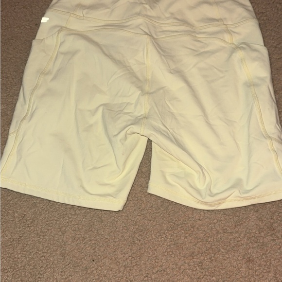 Women's fabletics Shorts - Picture 2 of 2